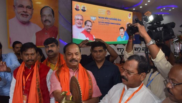 hindustan-jharkhand-leaders-giridih-raghubar-meeting-minister_8a791c7e-76bb-11e7-83e1-68866f5cbeee