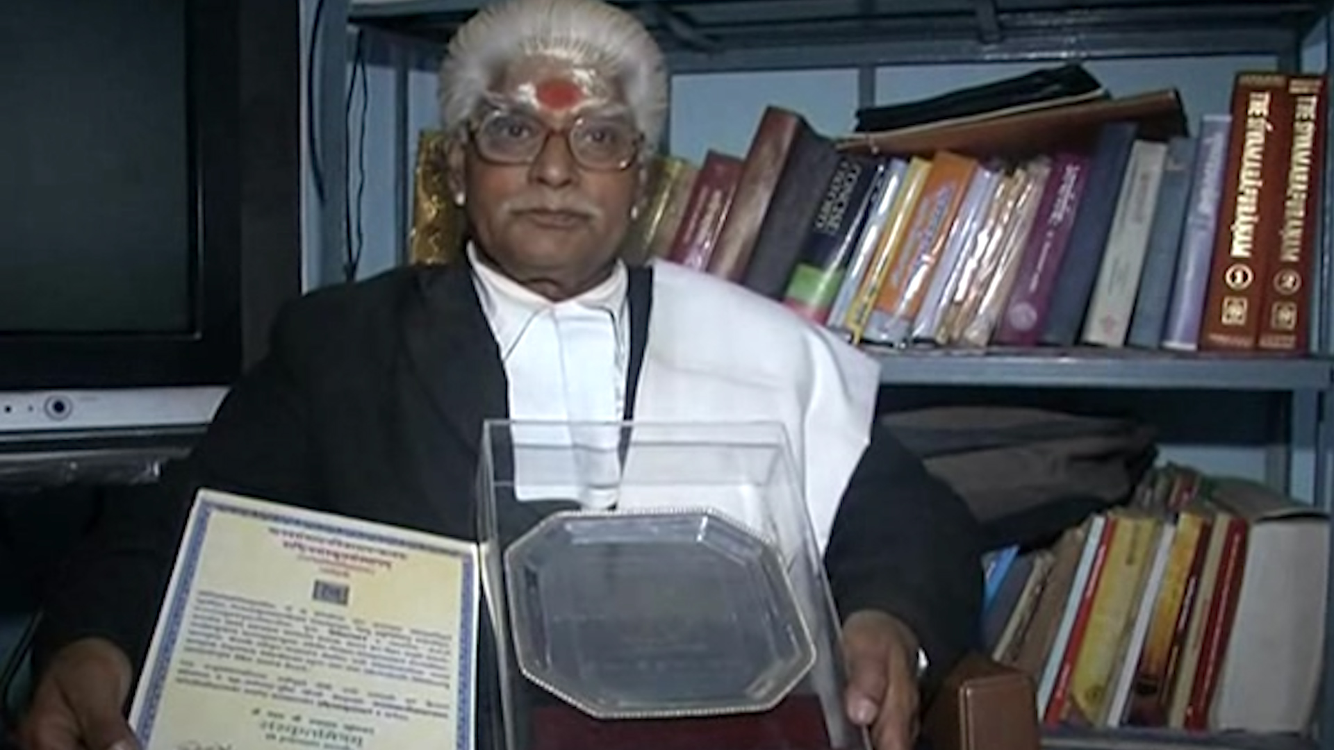 This Varanasi Lawyer Has Been Practising in Sanskrit For 38 Years – The Quint