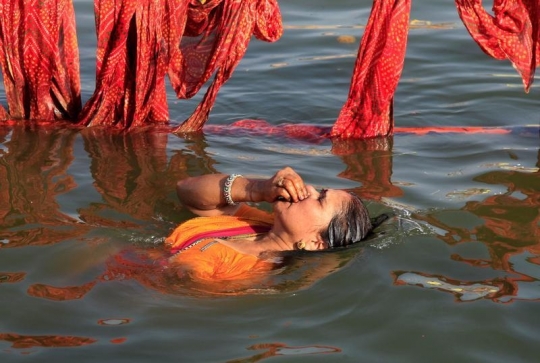 Dry river fails to dampen Kumbh Mela spirit in Ujjain
