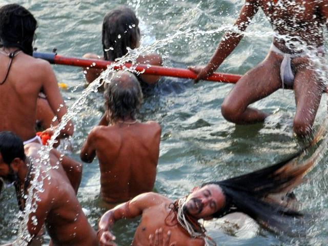 Ujjain: From ACs to cows, shop to your heart’s content at Simhastha Kumbh | Hindustan Times