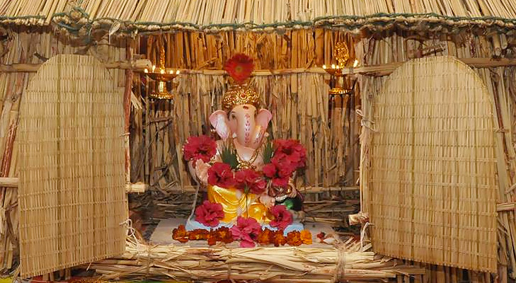 Ganesha Murthy kept in Eco friendly Hey stacks Pandal (Source )