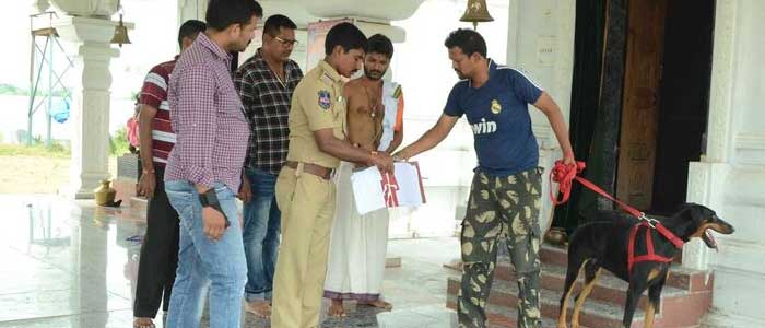 Thieves rob ornaments worth 95000 from Gollakota Rama temple | The Hans India